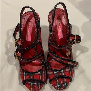 Betsey Johnson vero Cuoio plaid heels